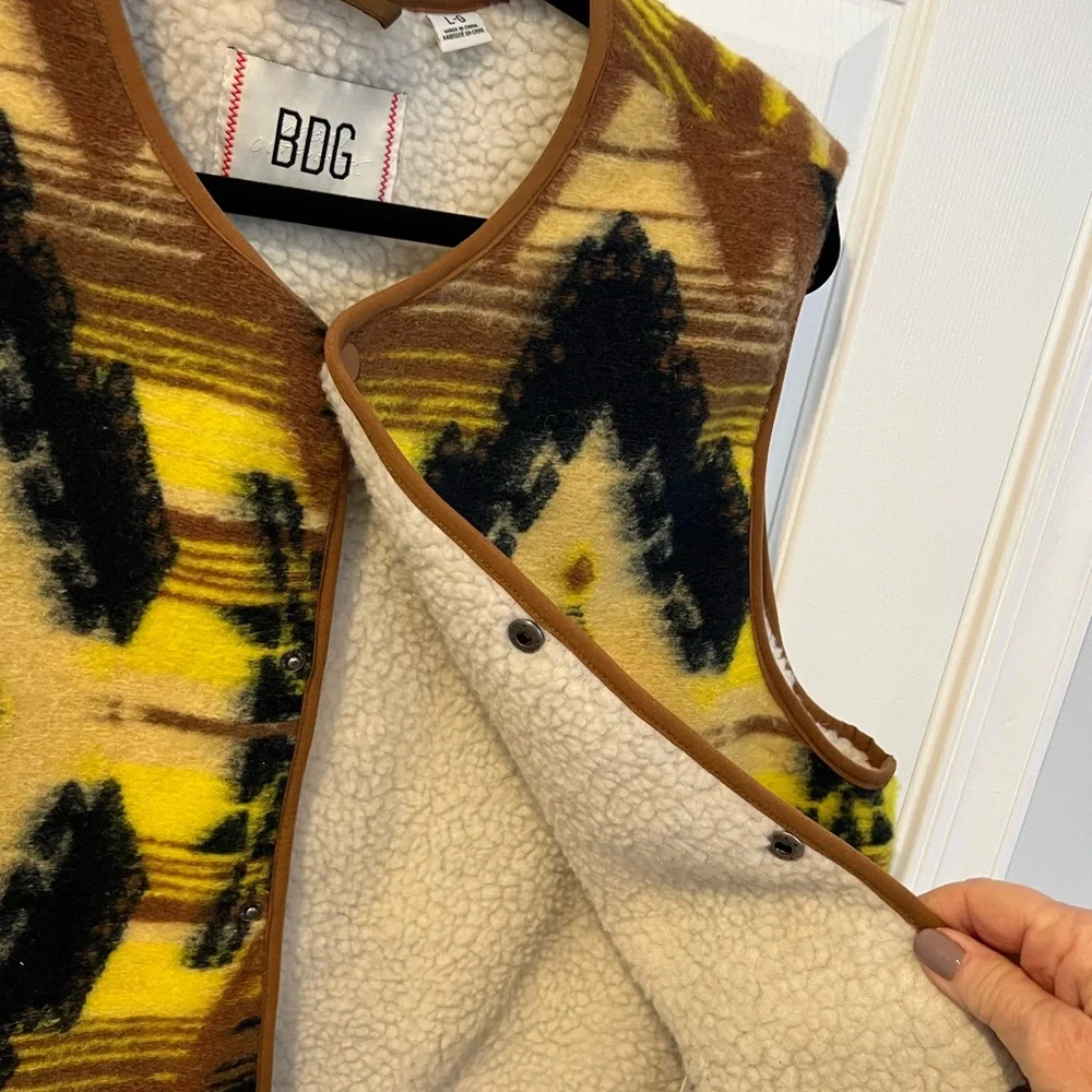 BDG Brown and Cream Textured Vest - Picture 4 of 5
